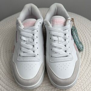 Reebok Women's White and Light Pink Sneakers size 7
